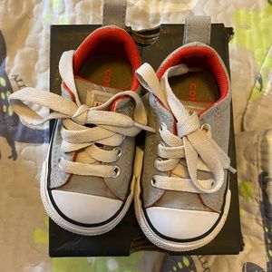 Converse Toddler shoes size 4